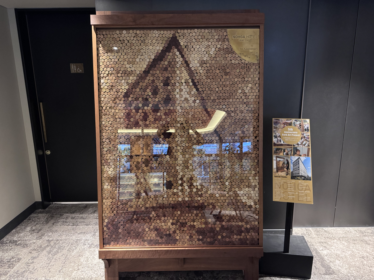 ホテル5周年のコルクアート